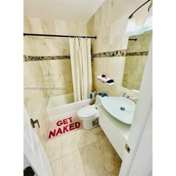 Building Photo - 9240 Byron Ave