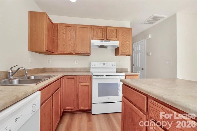 Building Photo - 915 Par One Ct