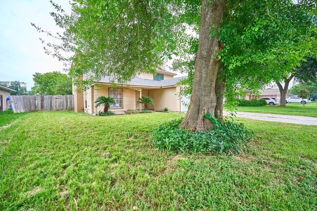 Building Photo - 10126 Northview Dr