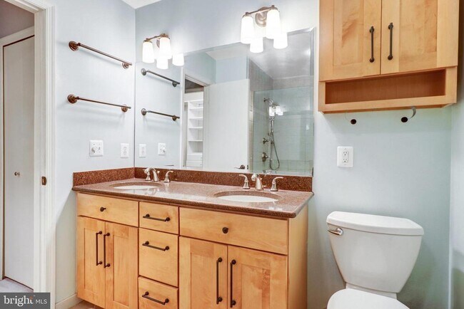 Building Photo - 5707 Waters Edge Landing Court