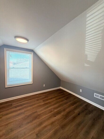 Building Photo - 1702 Bicknell Ave