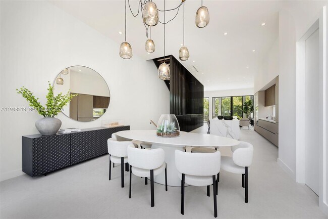 Building Photo - 92 SW 28th Rd