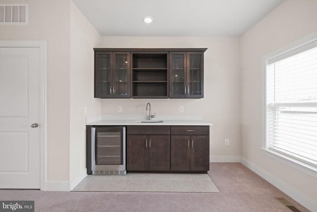 Building Photo - 143 Rubens Dr