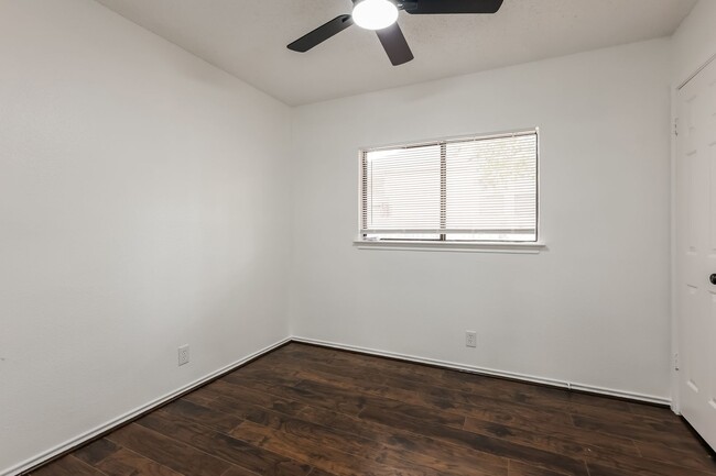 Building Photo - Spacious 3 bedroom only 8 miles from Randolph Air Force Base