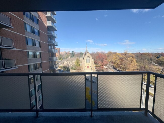 Building Photo - Spacious 2 Bedroom 2 Bath Condo near Johns Hopkins Homewood Campus!