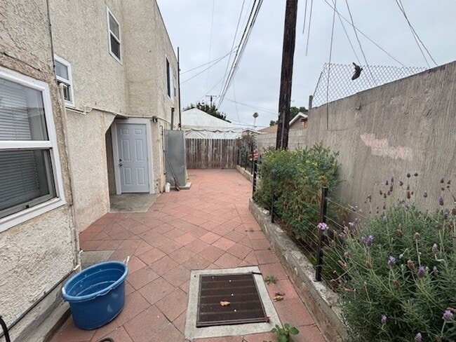 Building Photo - 3 Bedroom 1.5 Bath Back house