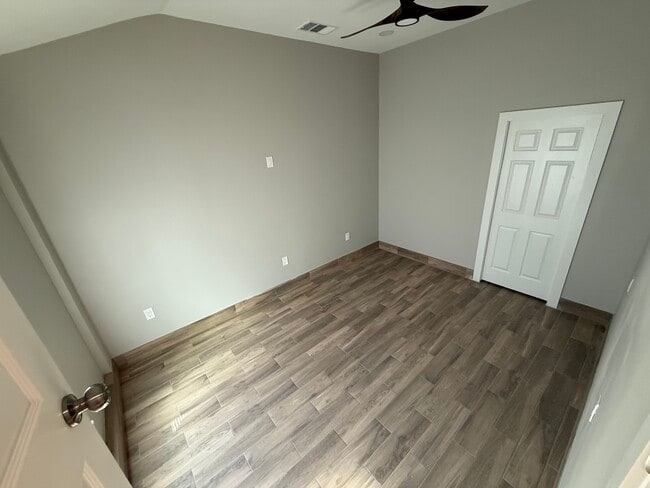 Building Photo - 3223 Cherrywood Ave