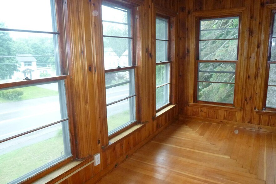 3 Season Porch - 293 High St