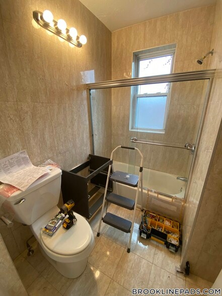 Building Photo - 69 Babcock St