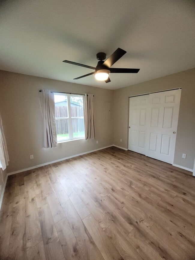 Building Photo - 1218 W Spruce St