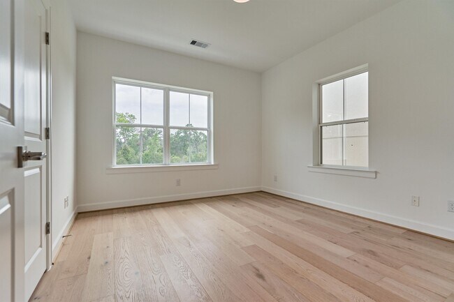 Building Photo - 2037 Carlson Creek Dr