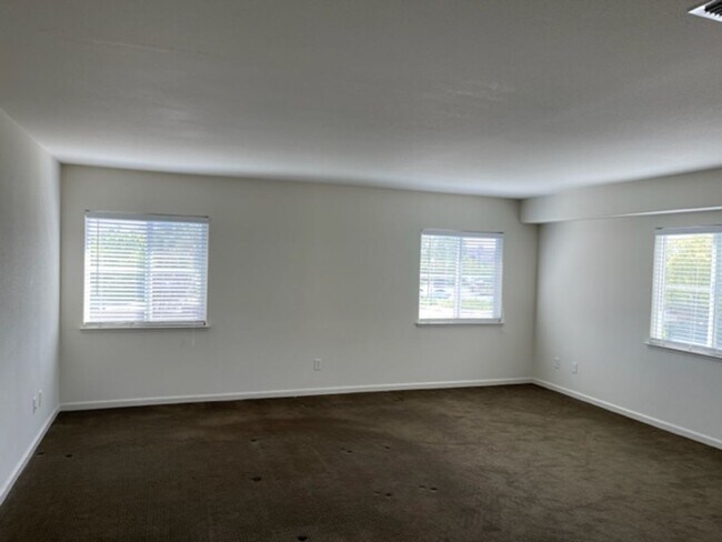 Building Photo - Gated community