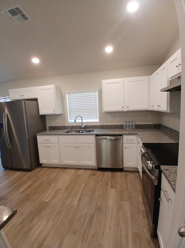 Building Photo - 1492 Biscayne Dr