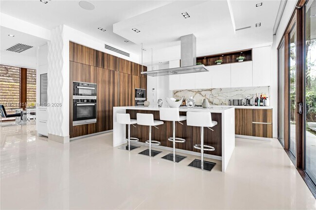 Building Photo - 3009 Pine Tree Dr