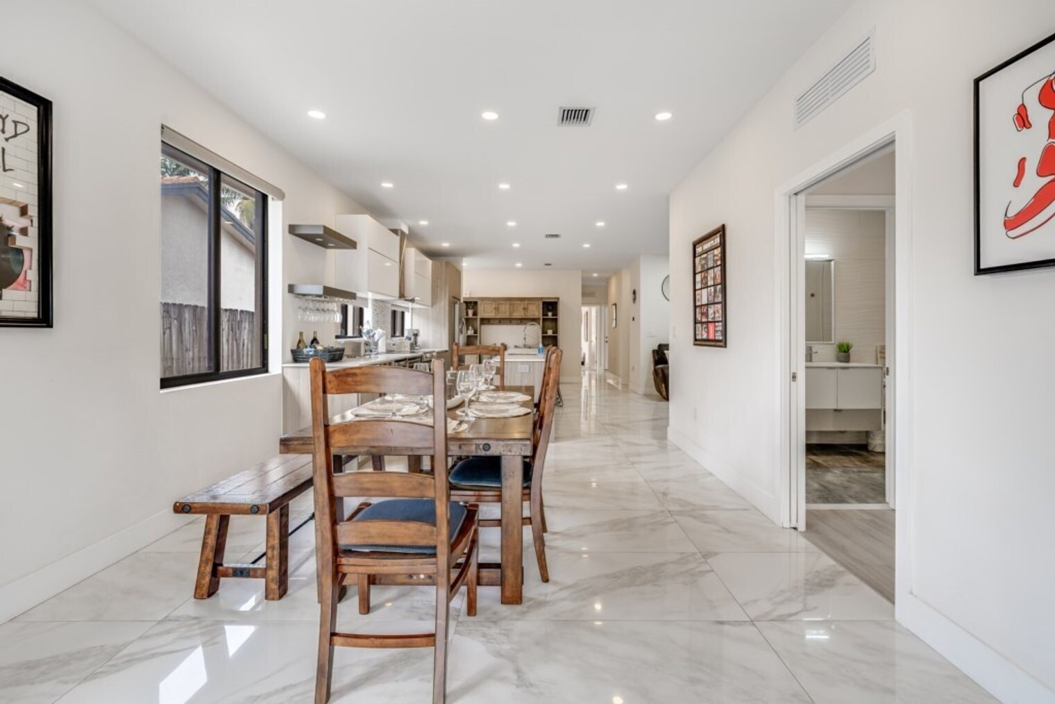 Building Photo - 828 SW 14th Ct