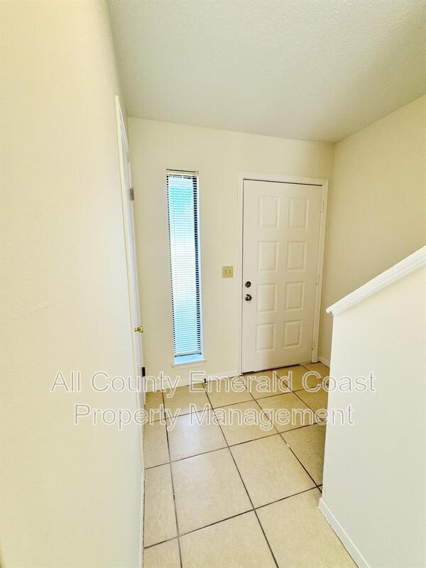 Building Photo - 875 Fairview Dr
