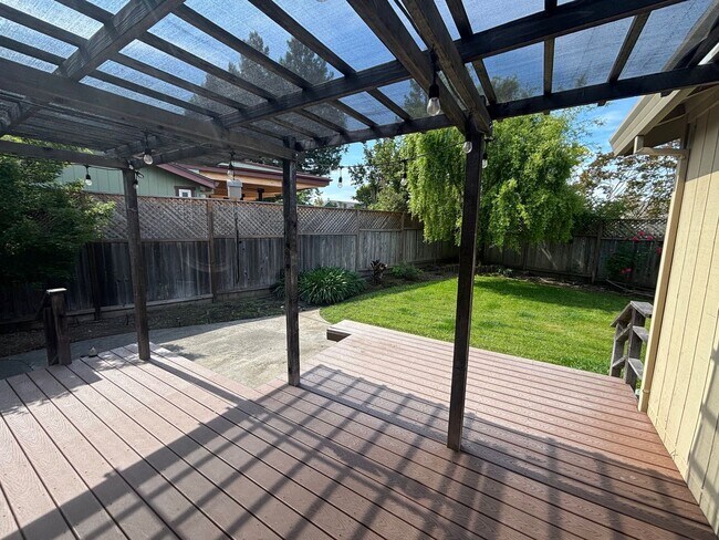 Building Photo - 3 bedroom 2 bathroom Single Family Home with A/C in Santa Rosa's Larkfield Area
