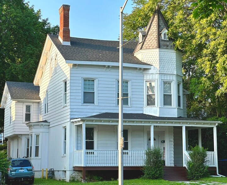 Charming Victorian - 181 Mansion St
