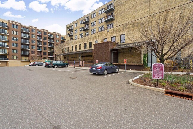 Building Photo - 404 Washington Avenue N 104