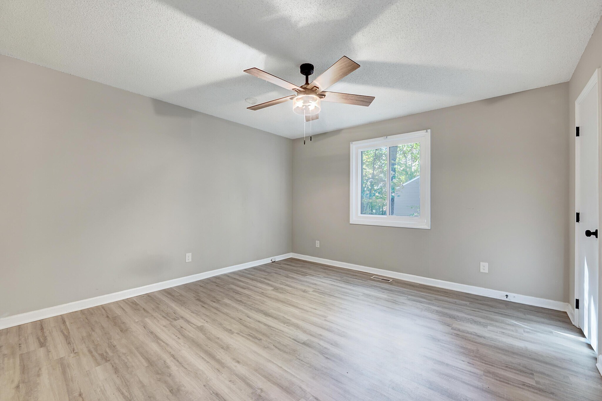 Master suite overlooking backyard - 4115 Arckelton Dr