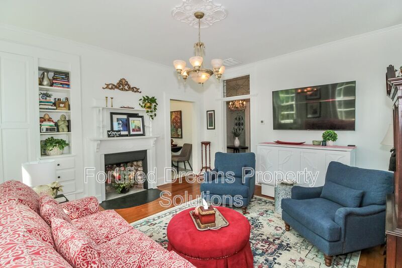 Building Photo - 205 S 5th Ave