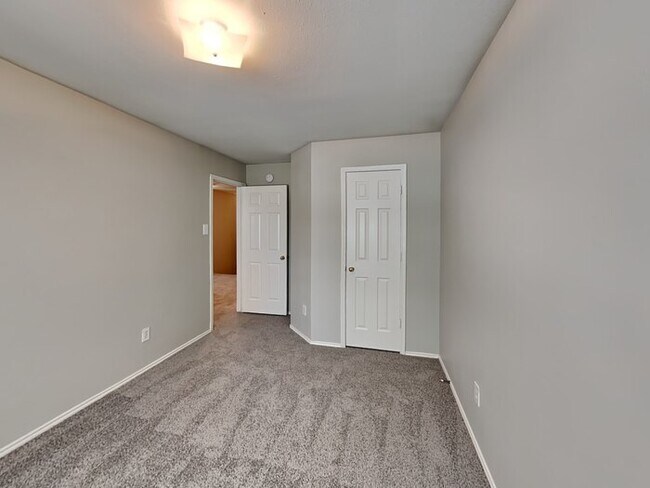 Building Photo - Welcome Home!!