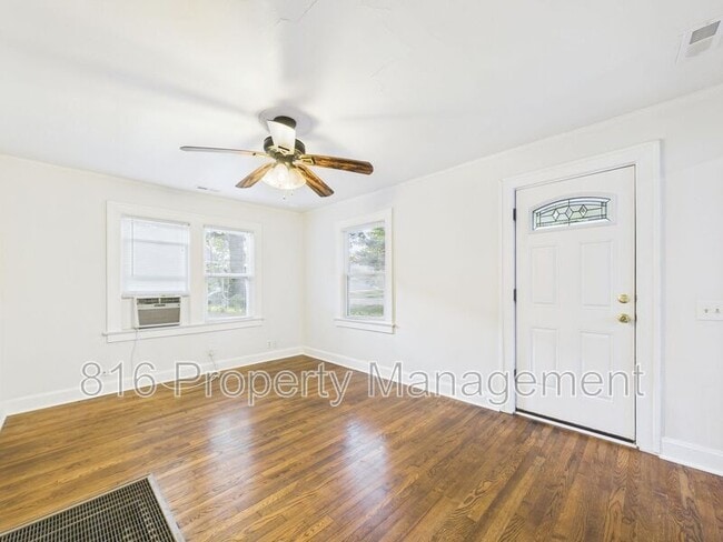 Building Photo - 111 W 78th St