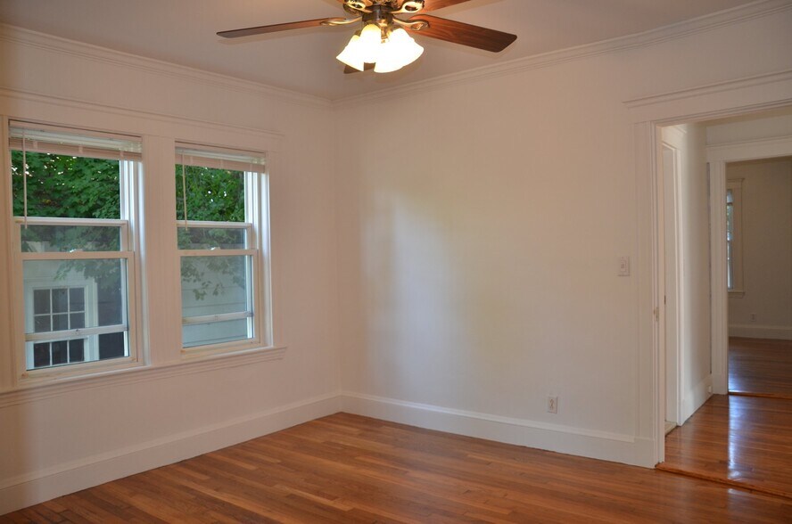 Building Photo - 16 Pierpont Rd