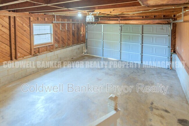 Building Photo - 1225 Panorama Dr