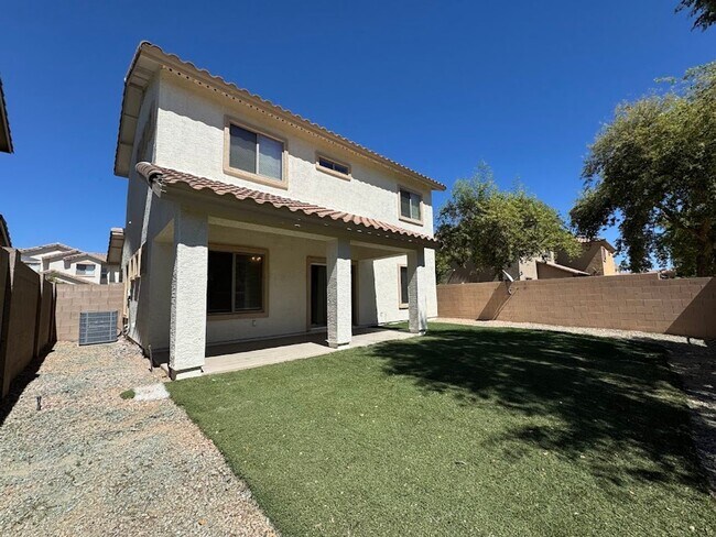 Building Photo - * $400 off move-in! Call today!!* Spacious 3 Bed Home with Office in Glendale - 2 Car Garage - Fr...