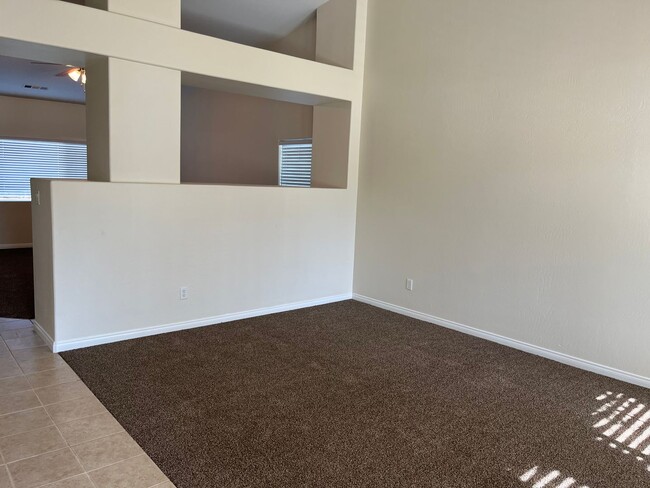 Building Photo - SW home with a pool! MOVE IN SPECIAL