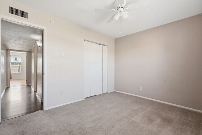 Building Photo - Mesa 4 Bed Single-Level Home • 2,044 Sq Ft • Oversized Yard • Stapley & McKellips