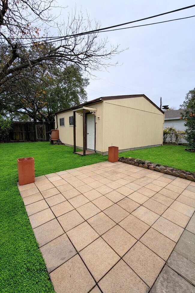 Building Photo - 1505 15th Ave N