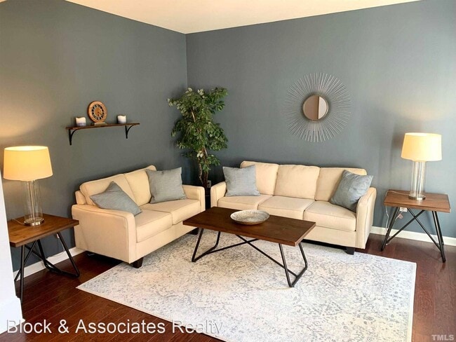 Building Photo - 5 br, 3 bath House - 1221 Hill Hollow Way