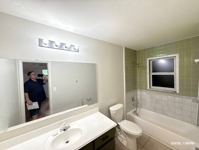 Building Photo - 4058 Minoso St