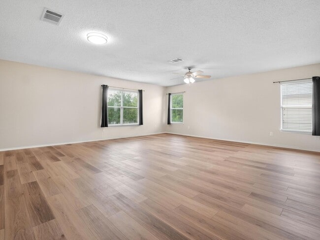 Building Photo - 2727 High Point Dr