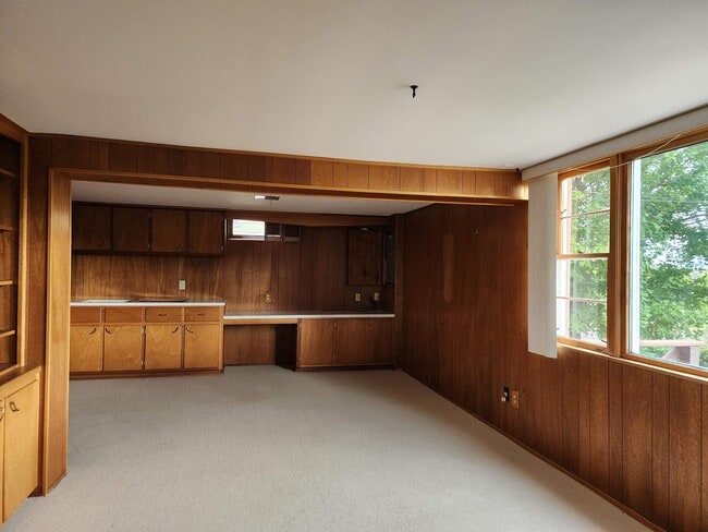 Building Photo - 822 W Pleasant St