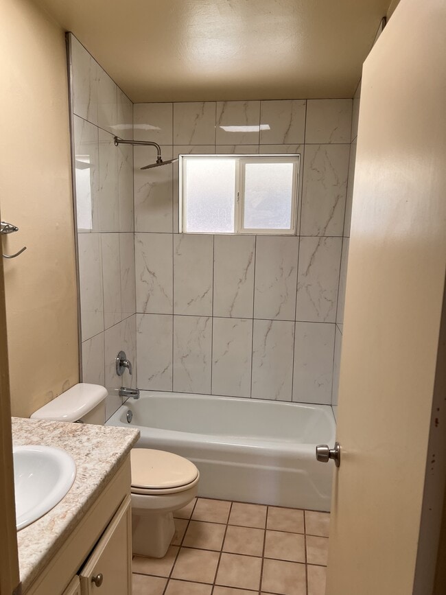 Building Photo - 2818 N Eastgate Dr