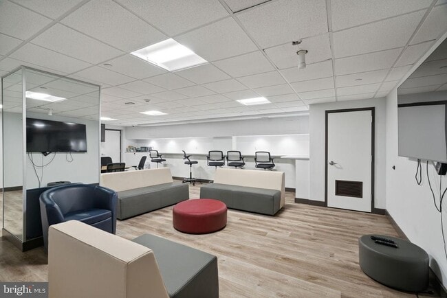 Building Photo - 2101 Chestnut St