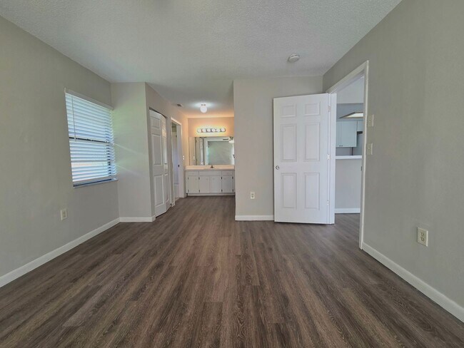 Building Photo - Beautiful 2 Bedroom 2 Bathroom Unit in Wil...