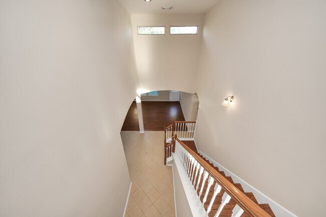 Building Photo - 822 Glen Abbey Dr