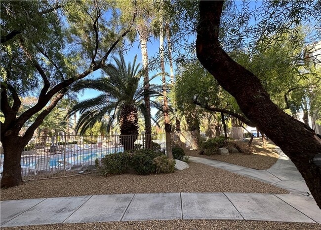Building Photo - 6480 Annie Oakley Dr
