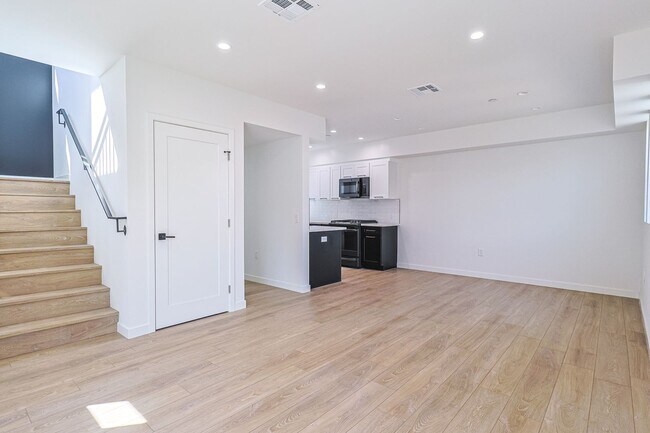 Building Photo - 4 Bed | 4.5 Bath | 2024 Construction | Tow...