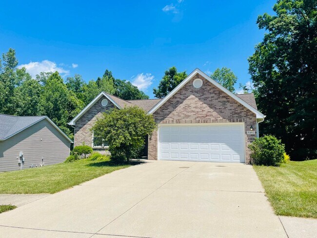 Building Photo - Great 3 Bed 2 Bath House with Garage!!