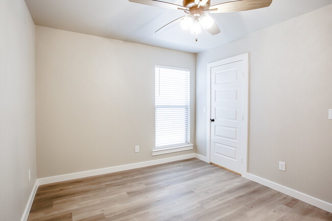 Building Photo - Like New Construction in Cooper District!