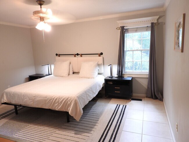 Building Photo - 804 Tulip Poplar Dr