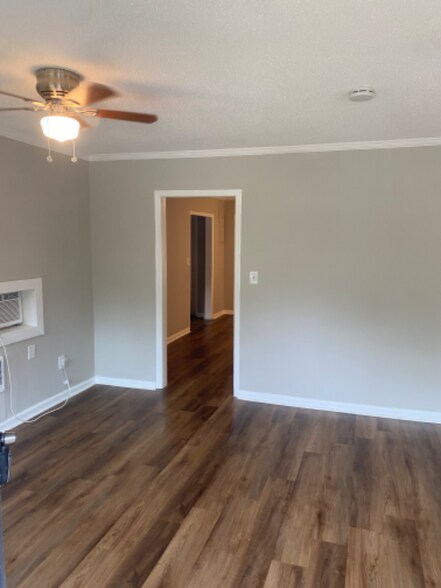 Building Photo - 3950 S Dixie Rd