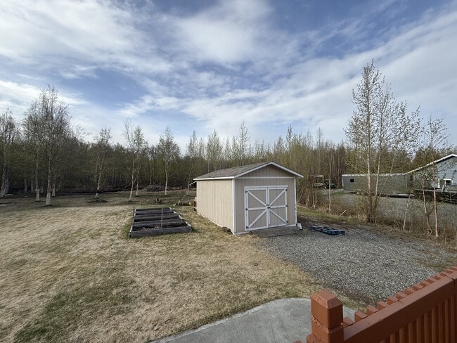 Building Photo - 335 N Roy Cir