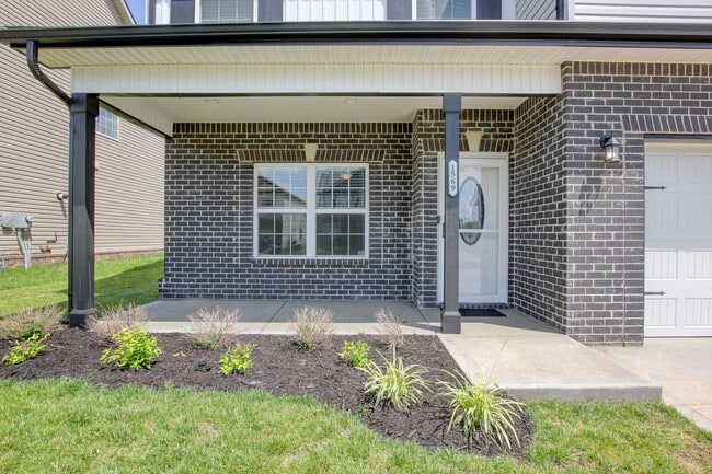 Building Photo - Sharp 4 bedroom HUGE house off exit 1 of I 24