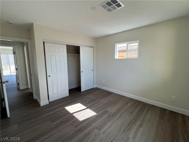 Building Photo - 3608 W Bonanza Rd